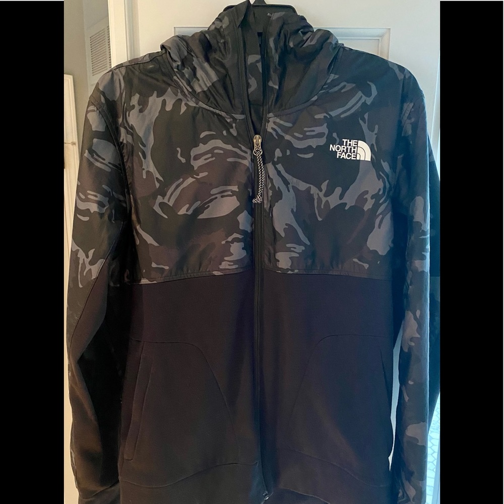Men’s Northface lightweight jacket.  Size M.
